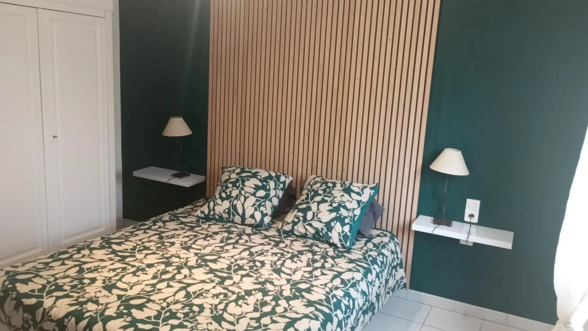Appartements Et Valreas 3*,  France